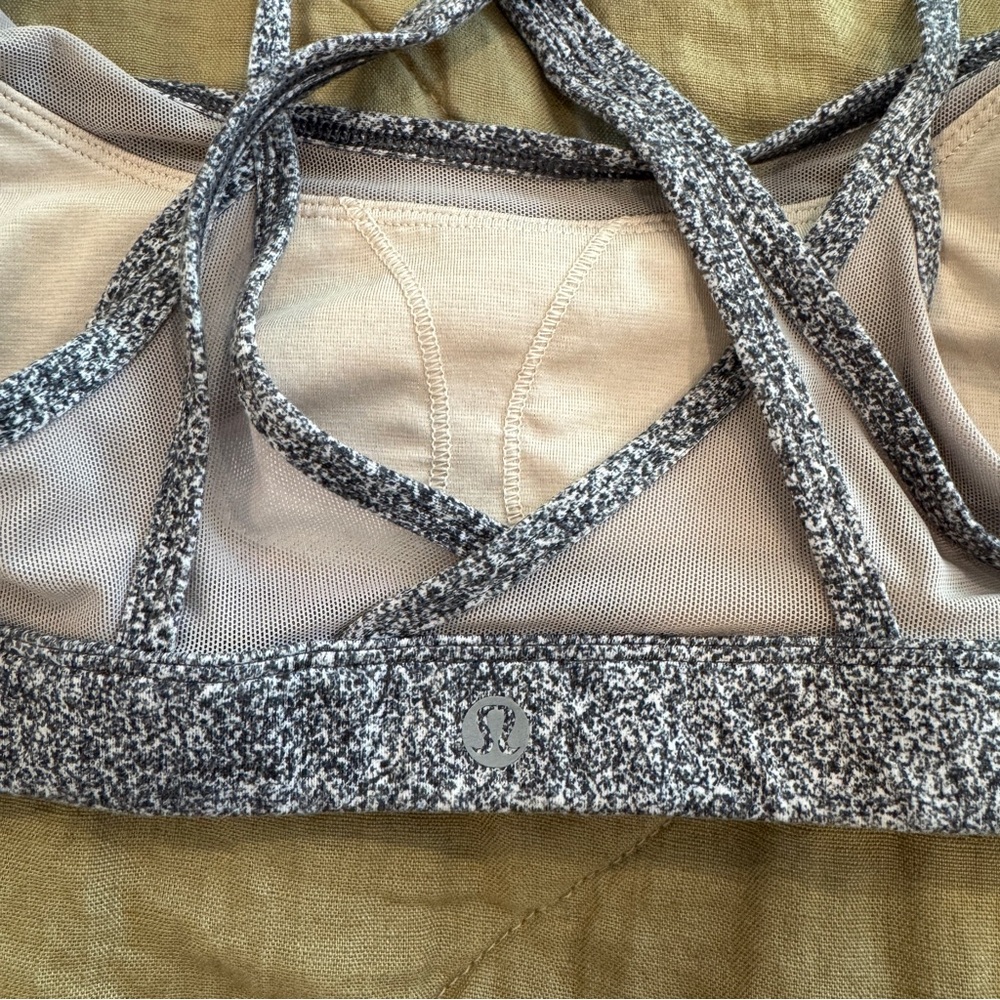 Lululemon Get Down Sports Bra Size 8 Black White - Picture 6 of 7